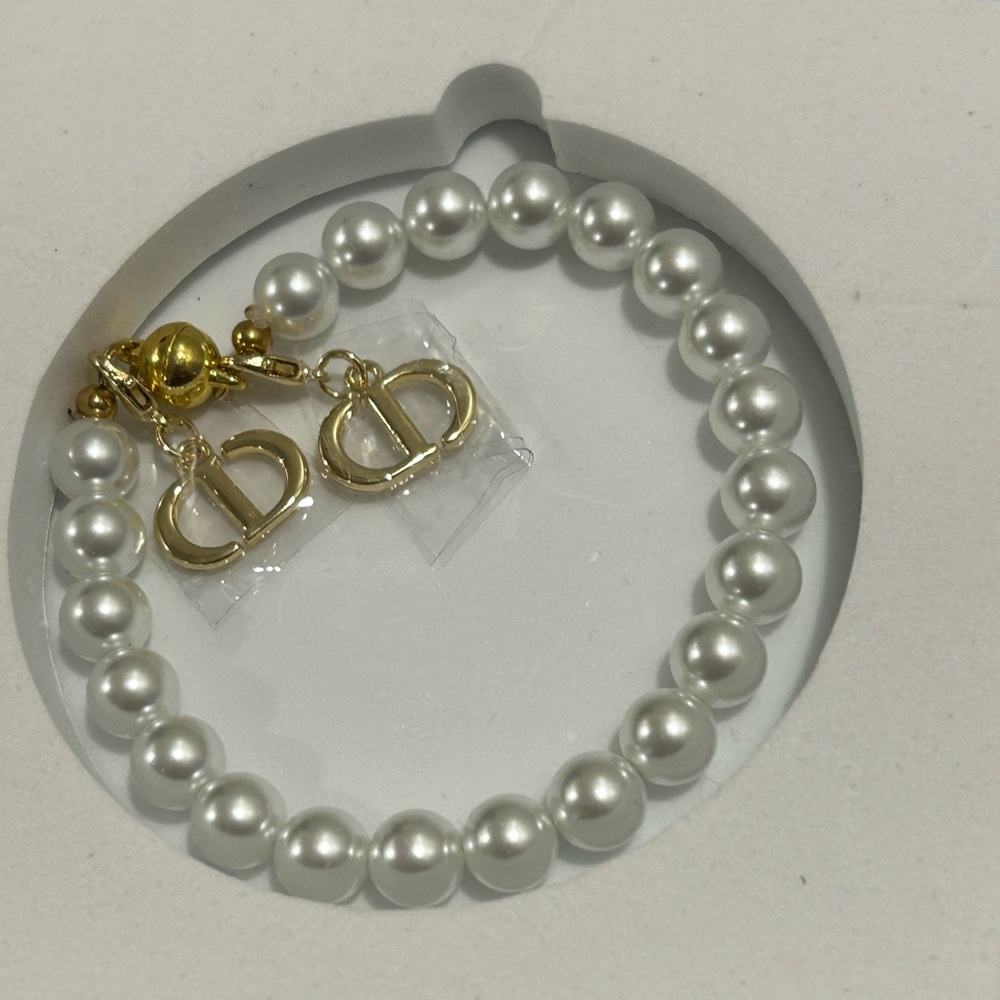 Dior Faux Pearl Bracelet with Gold CD Details Magnetic New
